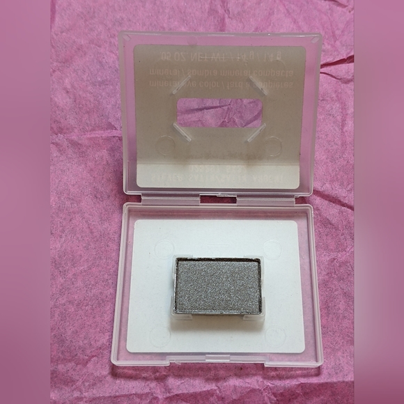 Mary Kay mineral eye color silver satin - Picture 2 of 2